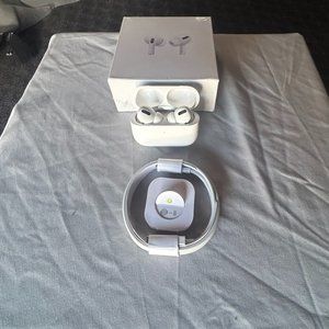 (Brand new)AirPods Pro 2 with everything included